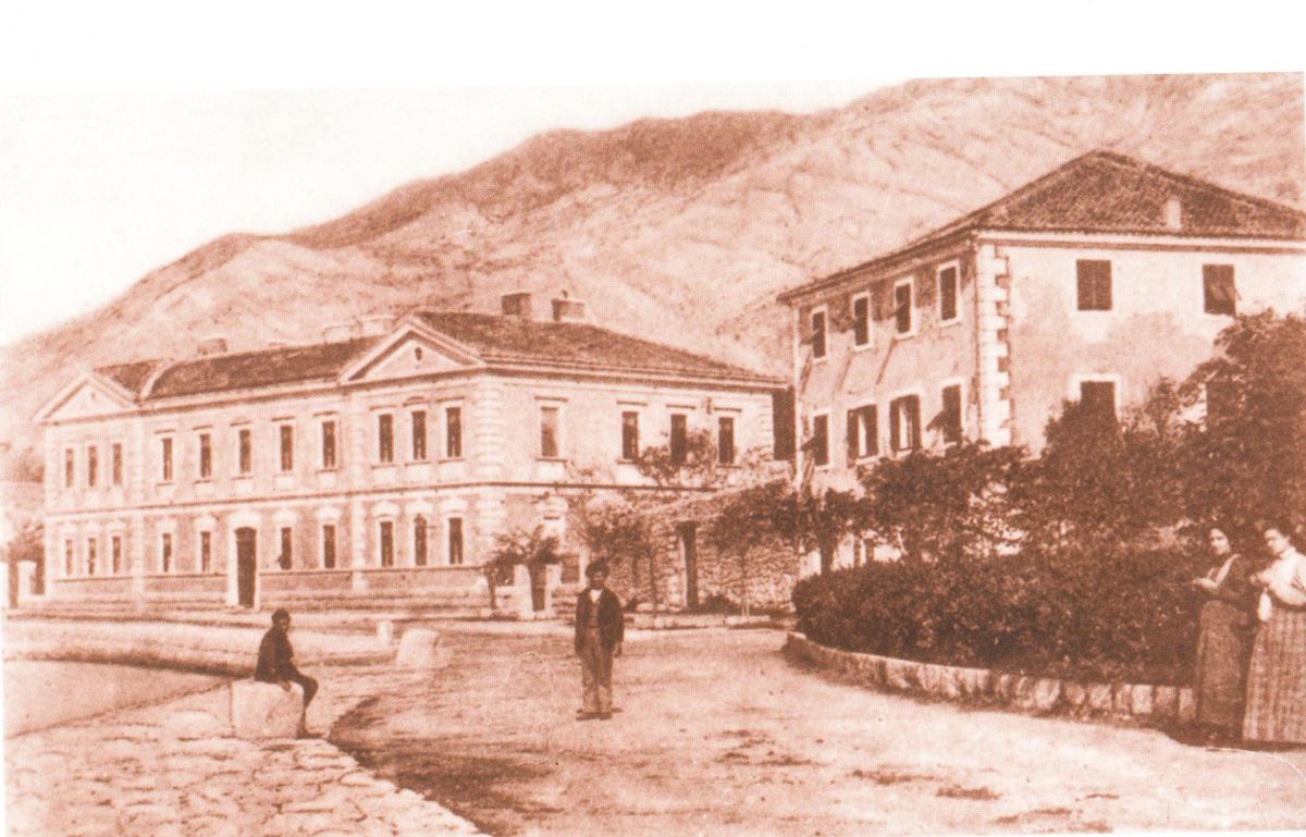 Povijest osnovne škole Karlobag